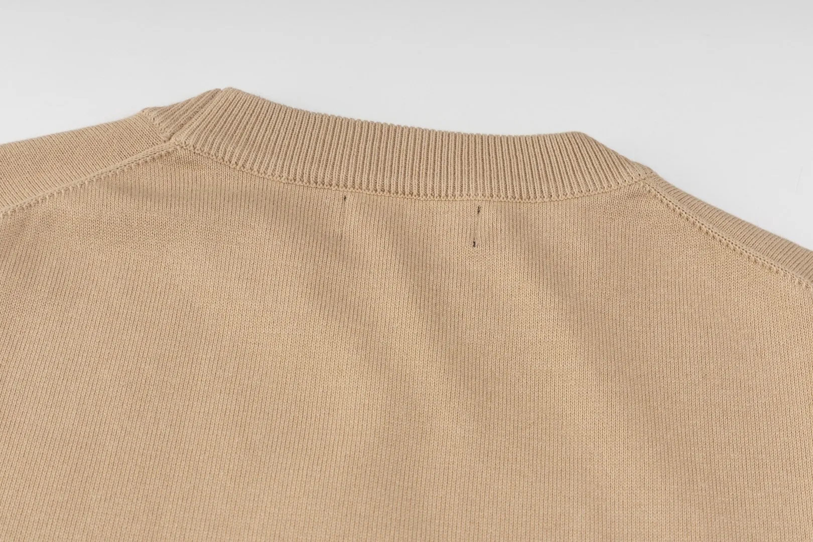 P206 #R80 Ralph Lauren Knitted Pony Embroidered Round Neck Pullover Sweater Official Website Synchronized Same Style for Men and Women Sizes: S-XL Color: White Blue Khaki Army Green Dark Gray Gray Navy Red Label Navy Blue White Label Black White Label Black Red Label Classic Cotton Yarn 100% White Cotton High Quality Goods Classic styles have always been popular! The workmanship details are very good! The simple round neck pullover sweater is always the standard, with classic brand embroidery on the chest! All major stars have the same style! Best for couples. High quality goods! Xinjiang cotton micro-elastic and smooth fabric has excellent quality. Pure cotton is soft and skin-friendly. Size: S M L